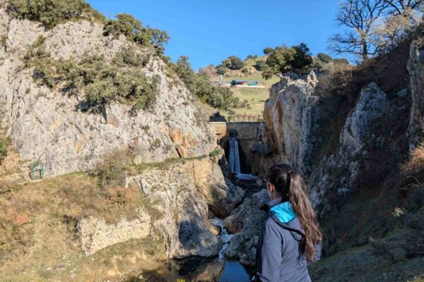 Sencilla ruta a la cascada de Salinas de Oro y la Basílica de San Jerónimo en Navarra